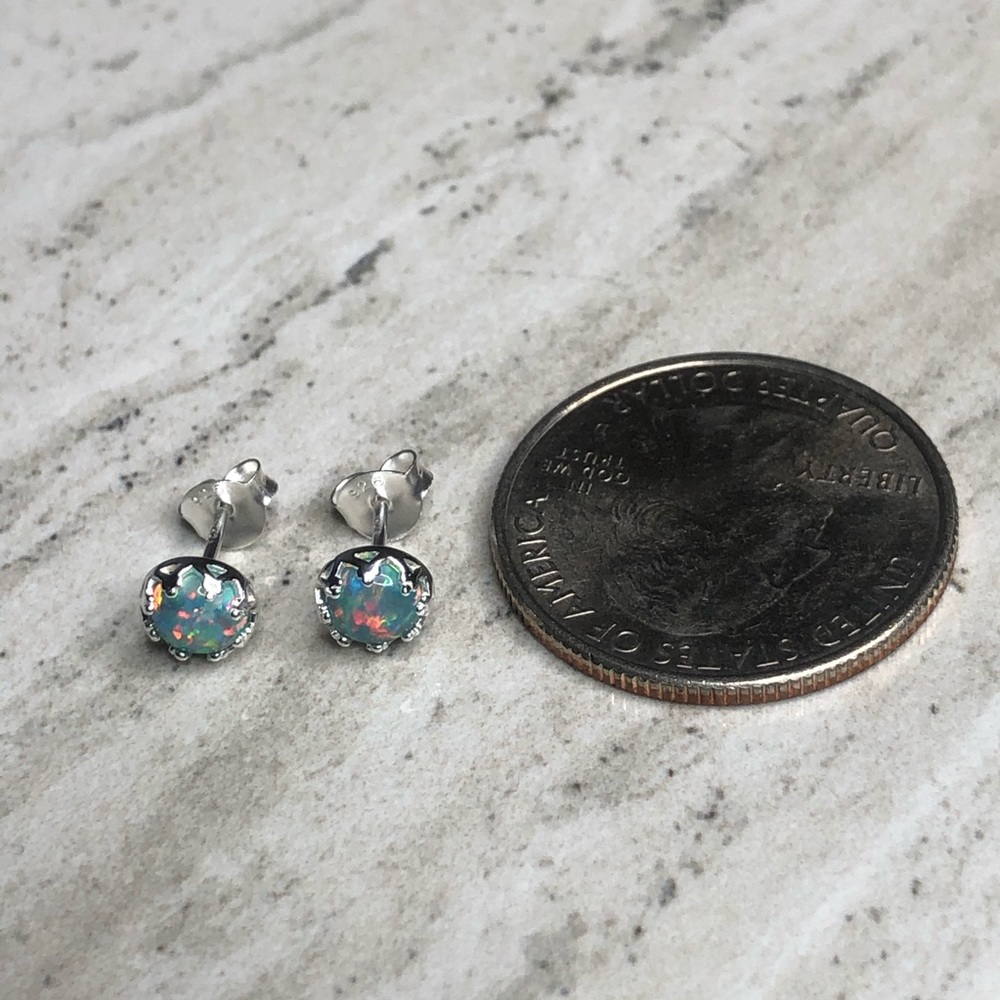 925 Sterling Silver Mint Green Opal Earrings 5mm - Picture 7 of 8